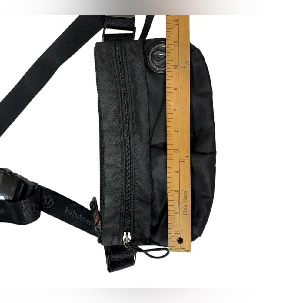 AC11 Lululemon Black Free Spirit Bag Belt Bag/Crossbody - Picture 12 of 15